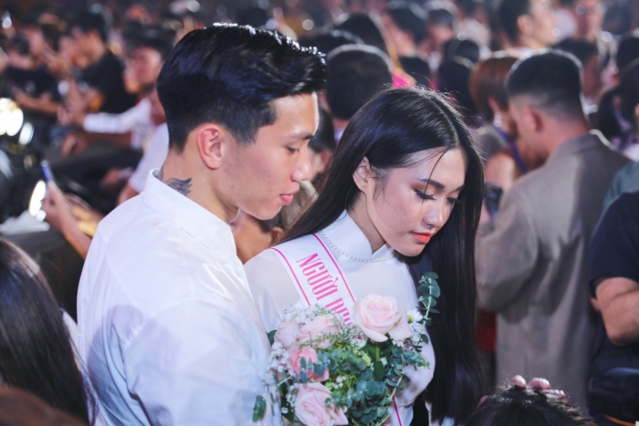 Đoàn Văn Hậu công khai thể hiện tình cảm với vợ sắp cưới, ngôi sao ĐT Việt Nam khiến CĐM xuýt xoa - Hình 5