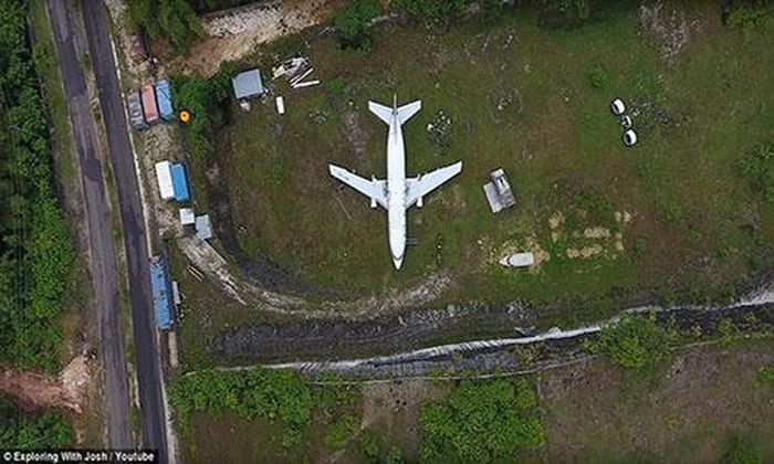 Hé lộ bí ẩn chiếc máy bay Boeing 737 bị bỏ hoang ở Bali - Hình 4