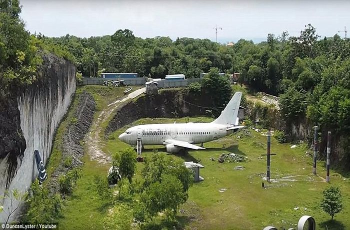 Hé lộ bí ẩn chiếc máy bay Boeing 737 bị bỏ hoang ở Bali - Hình 5