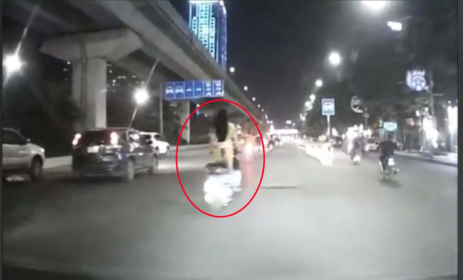 Cô gái trẻ khỏa thân, gây náo loạn trên đường Nguyễn Trãi không sử dụng chất cấm - Hình 3