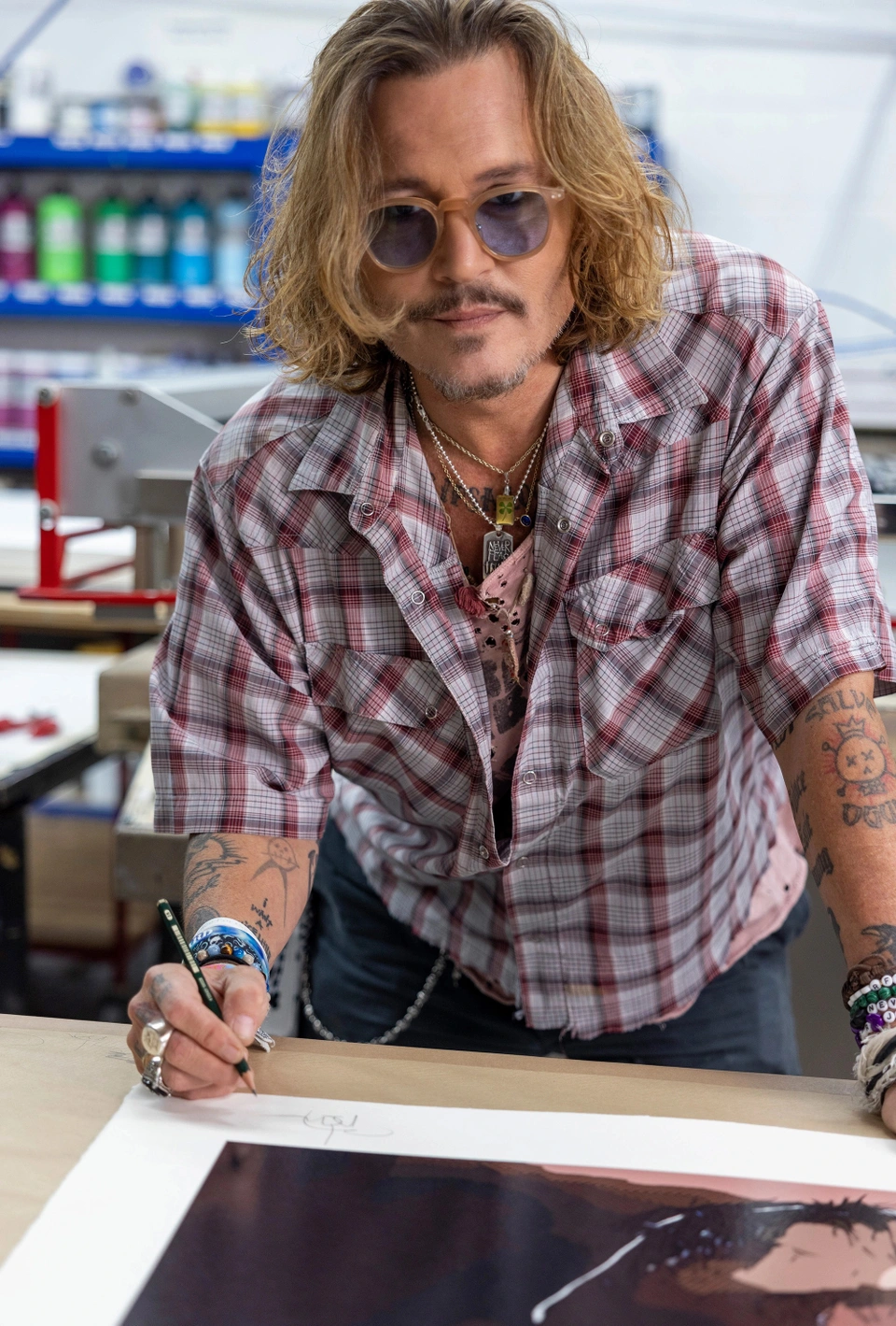 Johnny Depp lần đầu tái xuất màn ảnh sau vụ kiện với vợ cũ - Hình 6
