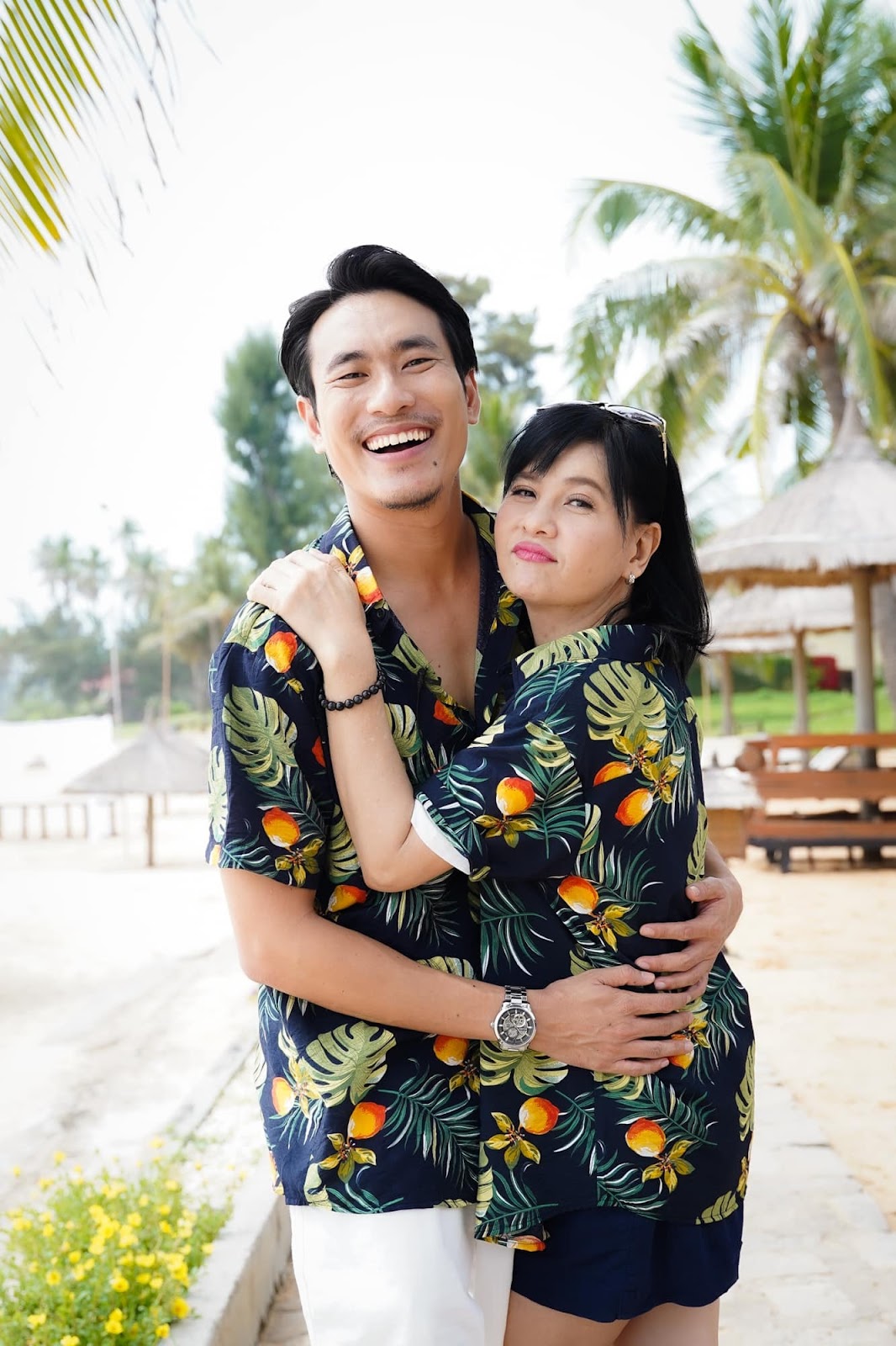 Kiều Minh Tuấn thoải mái ôm hôn say đắm Ngọc Trinh sau chia tay Cát Phượng, chuyện gì đây? - Hình 9