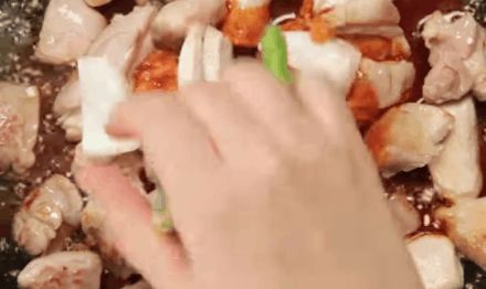 Bữa trưa đổi gió với mì xào kiểu Hàn ngon không tưởng - Hình 3