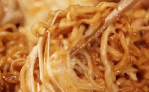 Bữa trưa đổi gió với mì xào kiểu Hàn ngon không tưởng - Hình 1
