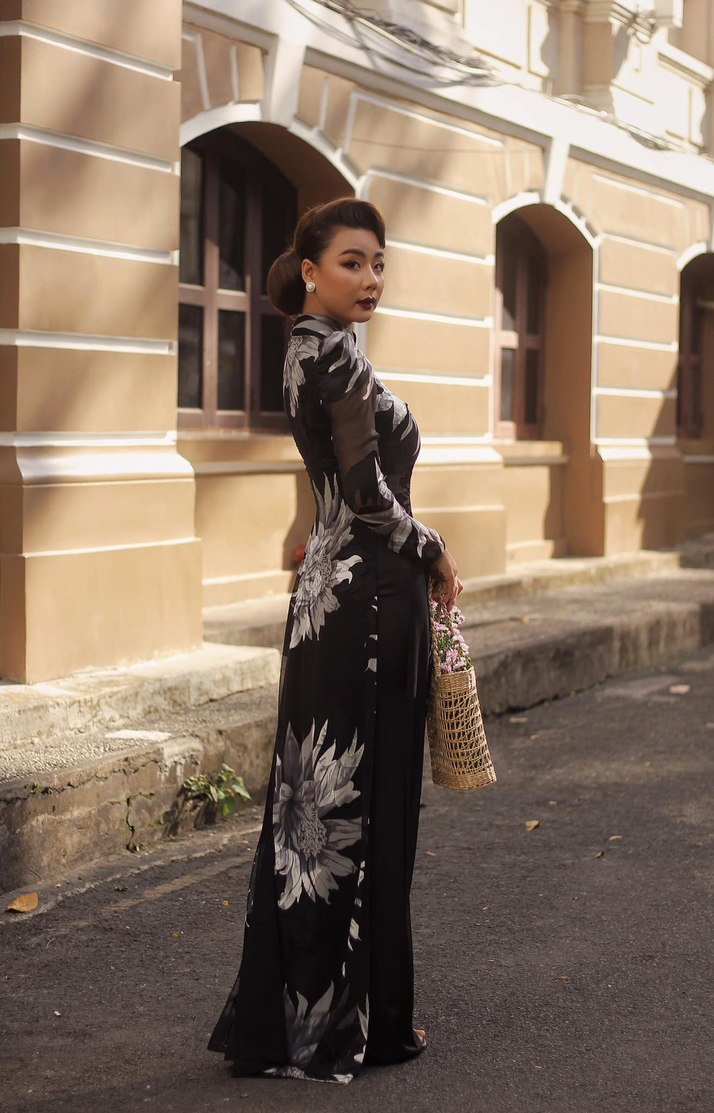 Lại Thanh Hương: Người mẫu từng bị ném đá vì ăn mặc phản cảm, ôm vai, bá cổ U23 VN, hiện tại ra sao? - Hình 3