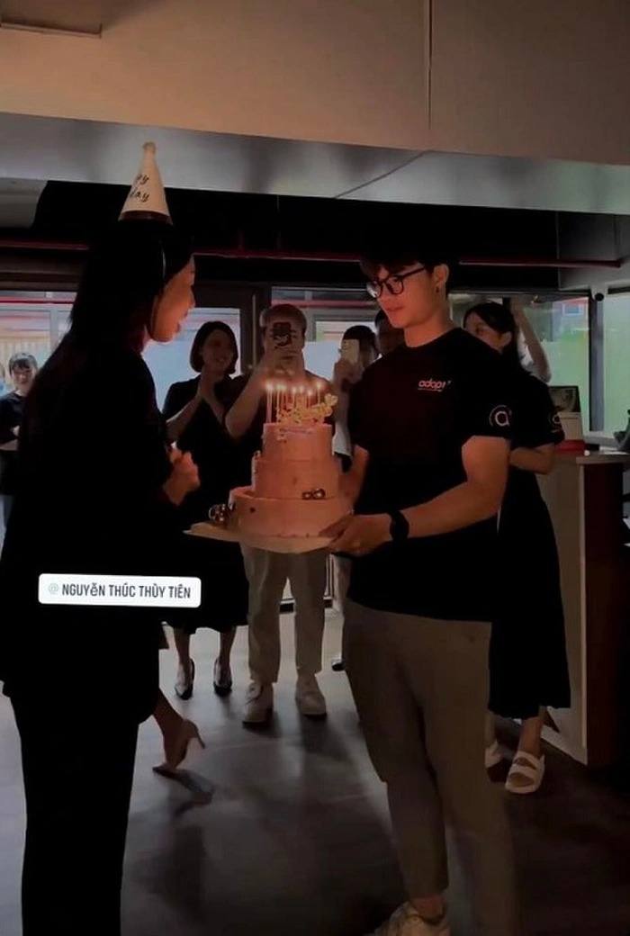Quang Linh Vlog có đối thủ là đồng hương: Cao to, đẹp trai, đứng bên Thuỳ Tiên cực cân xứng - Hình 1