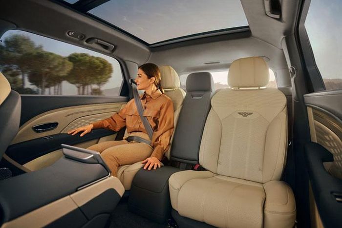 Bentley Bentayga EWB trục cơ sở dài có 24 tỷ tùy chọn nội thất - Hình 3