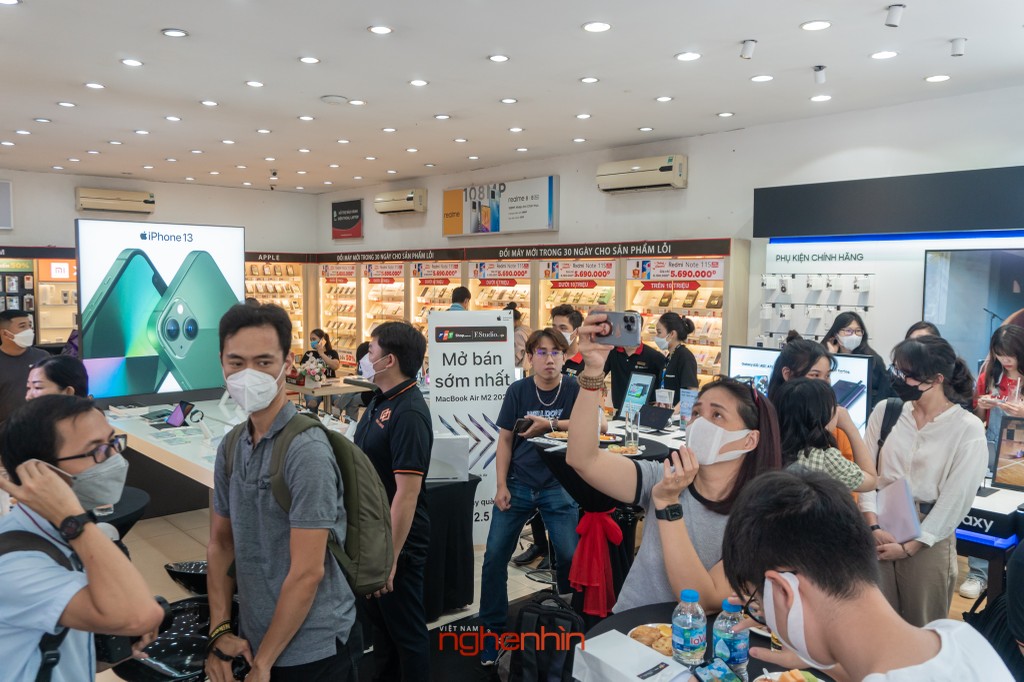 FPT Shop mở bán sớm MacBook Air M2 tại Việt Nam cùng quà tặng hấp dẫn - Hình 15
