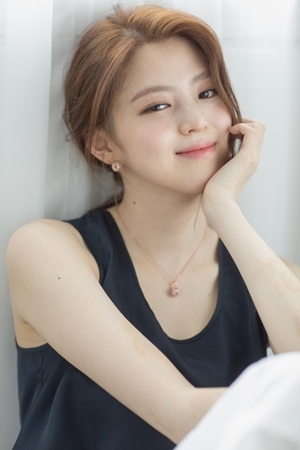 Han So Hee và đời tư khổ đủ đường được che giấu bên trong vẻ ngoài rạng rỡ - Hình 9