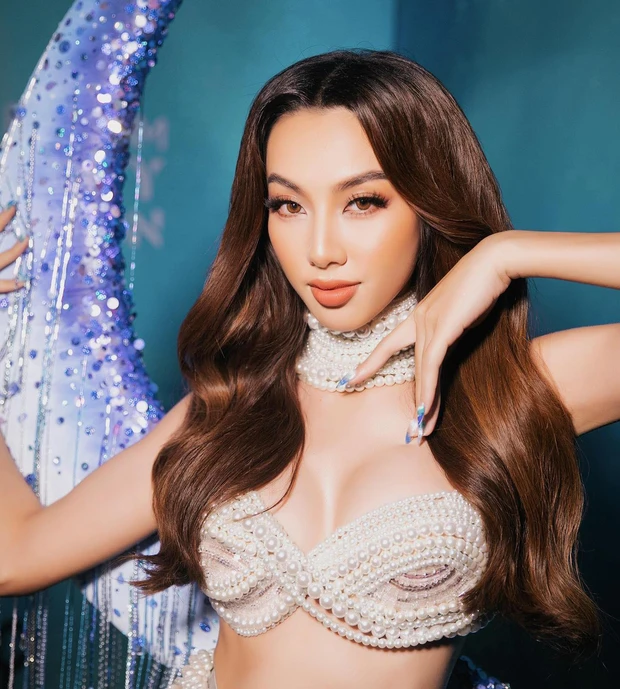 Hoa hậu Thùy Tiên khoe sắc với tóc mái cực lạ nhưng lại bị CĐM chê giả trân - Hình 5