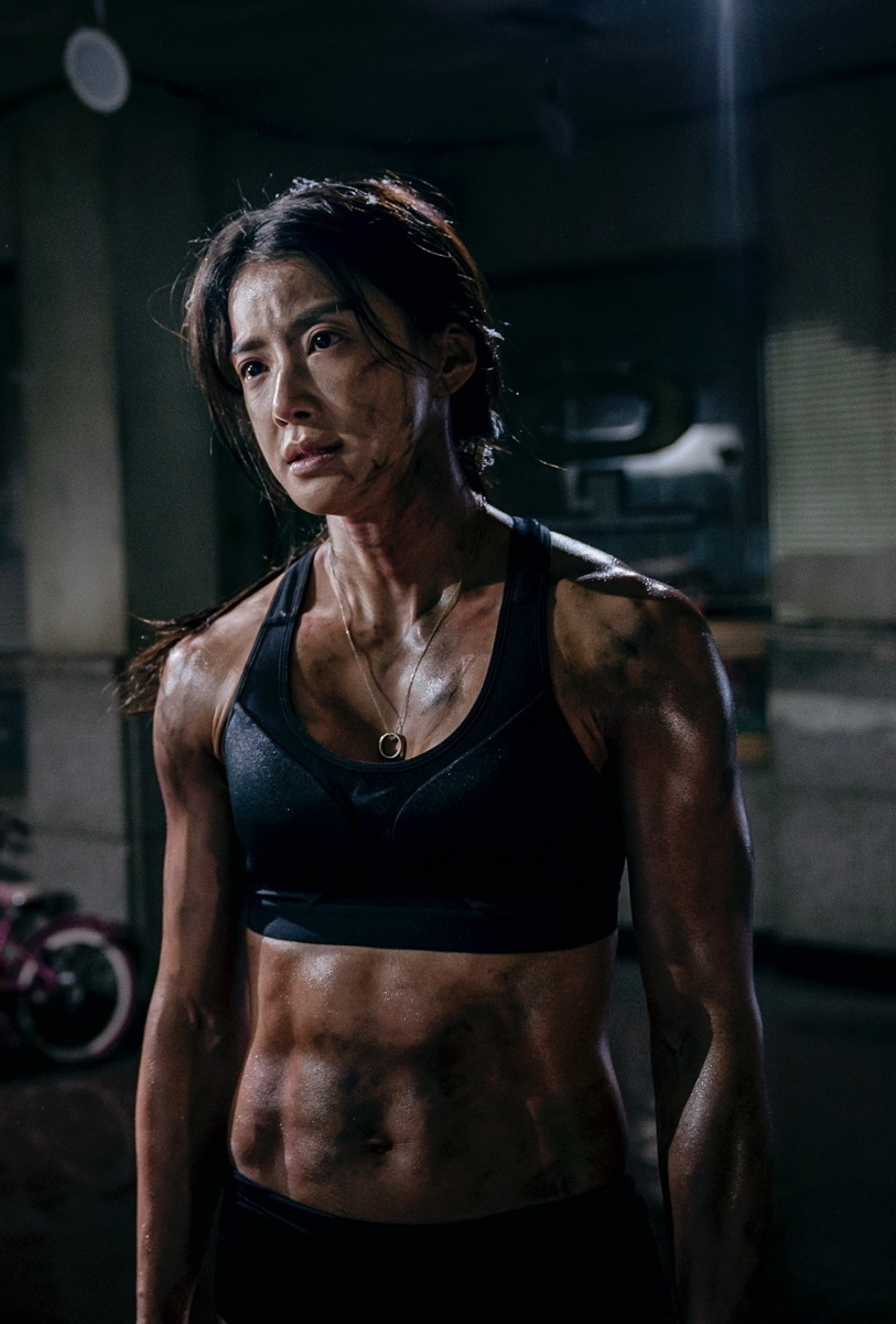 Lee Si Young: Từ nữ phụ bị ghét nhất Vườn Sao Băng đến hoa khôi boxing, 40 tuổi viên mãn bên đại gia - Hình 12