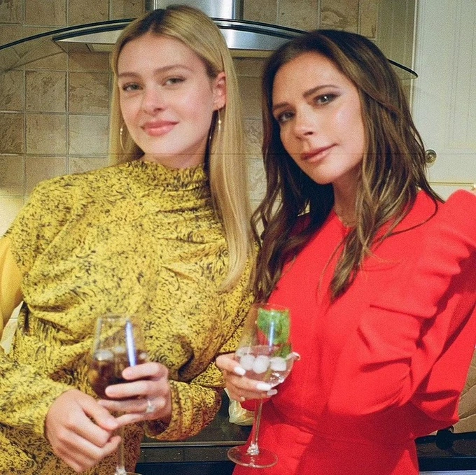 Victoria Beckham tức giận khi bị con dâu làm bẽ mặt, Brooklyn gây tranh cãi vì tự nhận là đầu bếp - Hình 1
