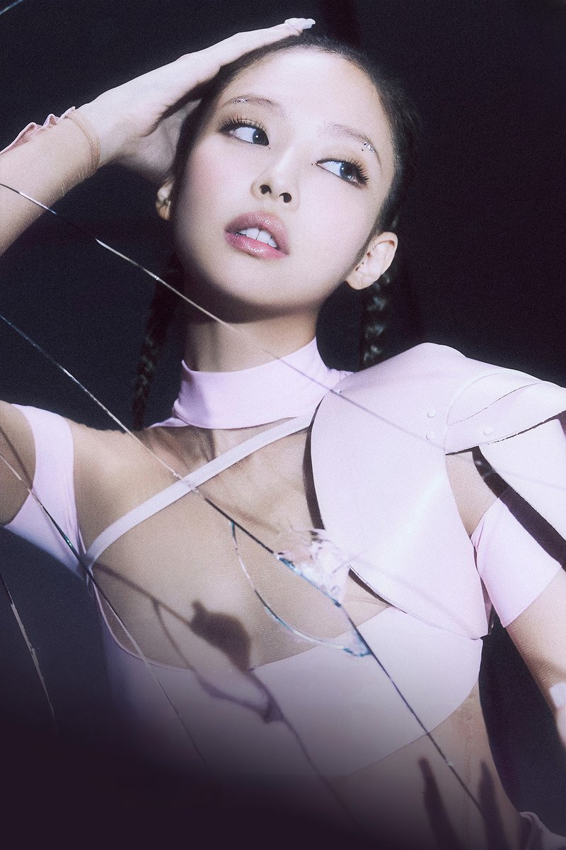 BLACKPINK comeback cực cháy sau 2 năm vắng bóng: Jennie, Lisa '10 điểm' với màn rap đôi 'Pink Venom' - Hình 18