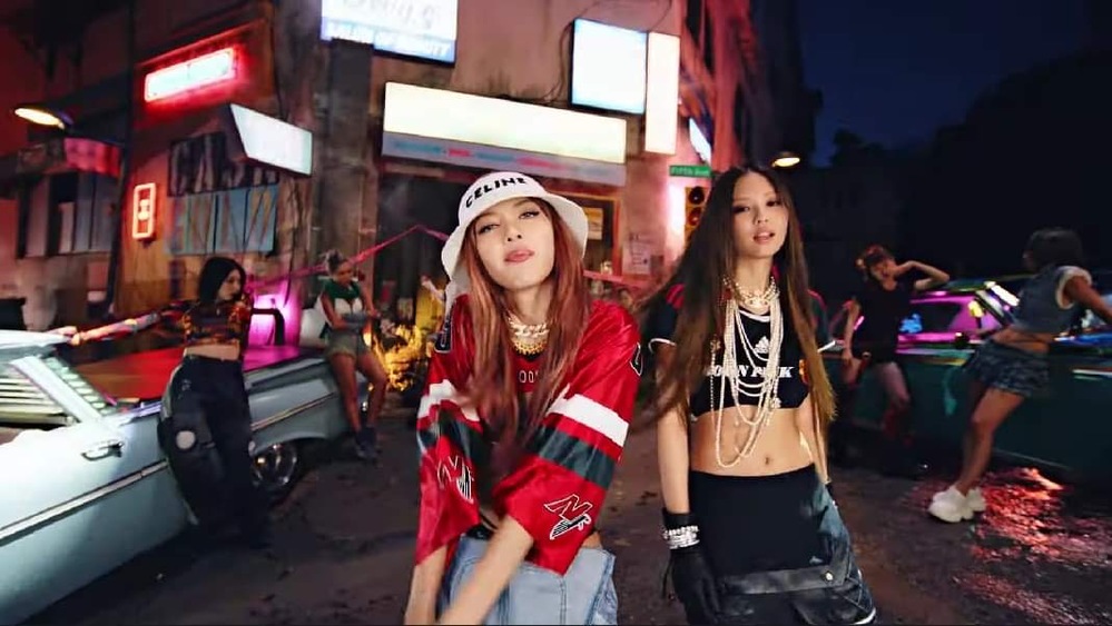 BLACKPINK comeback cực cháy sau 2 năm vắng bóng: Jennie, Lisa '10 điểm' với màn rap đôi 'Pink Venom' - Hình 11
