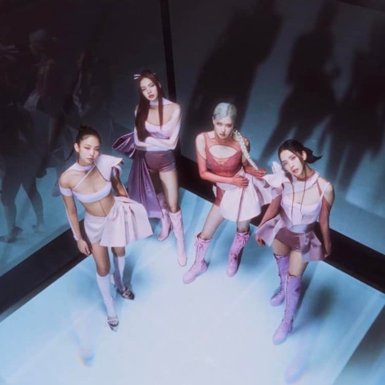 BLACKPINK comeback cực cháy sau 2 năm vắng bóng: Jennie, Lisa '10 điểm' với màn rap đôi 'Pink Venom' - Hình 12
