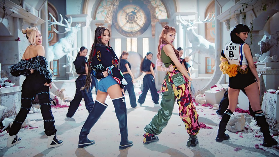 BLACKPINK ưu ái diện đồ thương hiệu Việt giá mềm dù chi tiền khủng cho váy áo ở Pink Venom - Hình 1