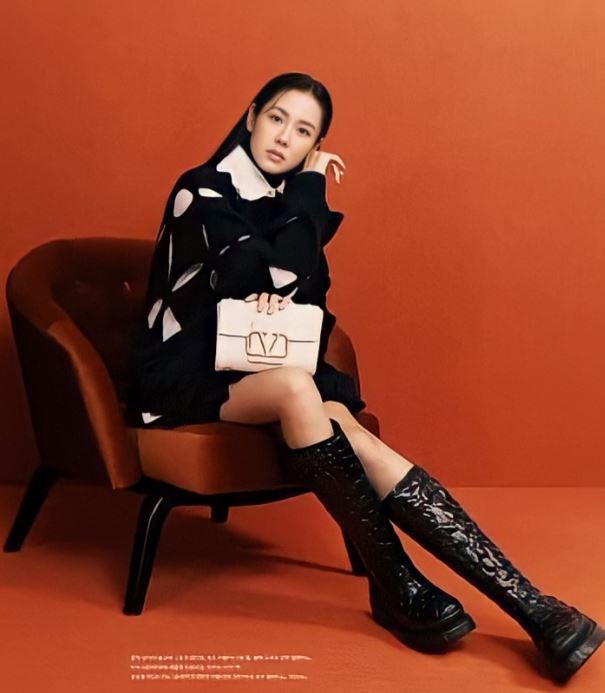 Son Ye Jin khoe nhan sắc tươi tắn, khéo léo dùng phụ kiện che bụng bầu vượt mặt hơn 5 tháng - Hình 3