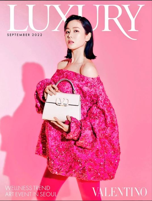Son Ye Jin khoe nhan sắc tươi tắn, khéo léo dùng phụ kiện che bụng bầu vượt mặt hơn 5 tháng - Hình 2