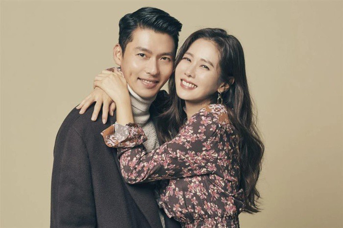 Son Ye Jin khoe nhan sắc tươi tắn, khéo léo dùng phụ kiện che bụng bầu vượt mặt hơn 5 tháng - Hình 8