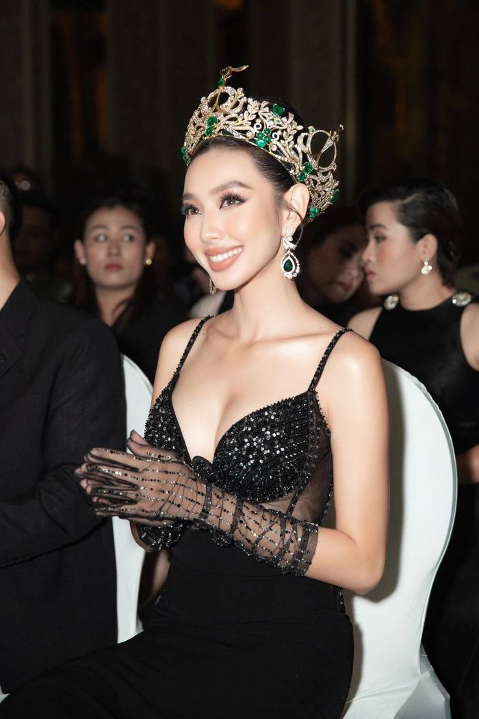 Thùy Tiên song ca, tình tứ bên trai lạ, Quang Linh Vlog phớt lờ vì bận chăm sóc đàn con - Hình 4