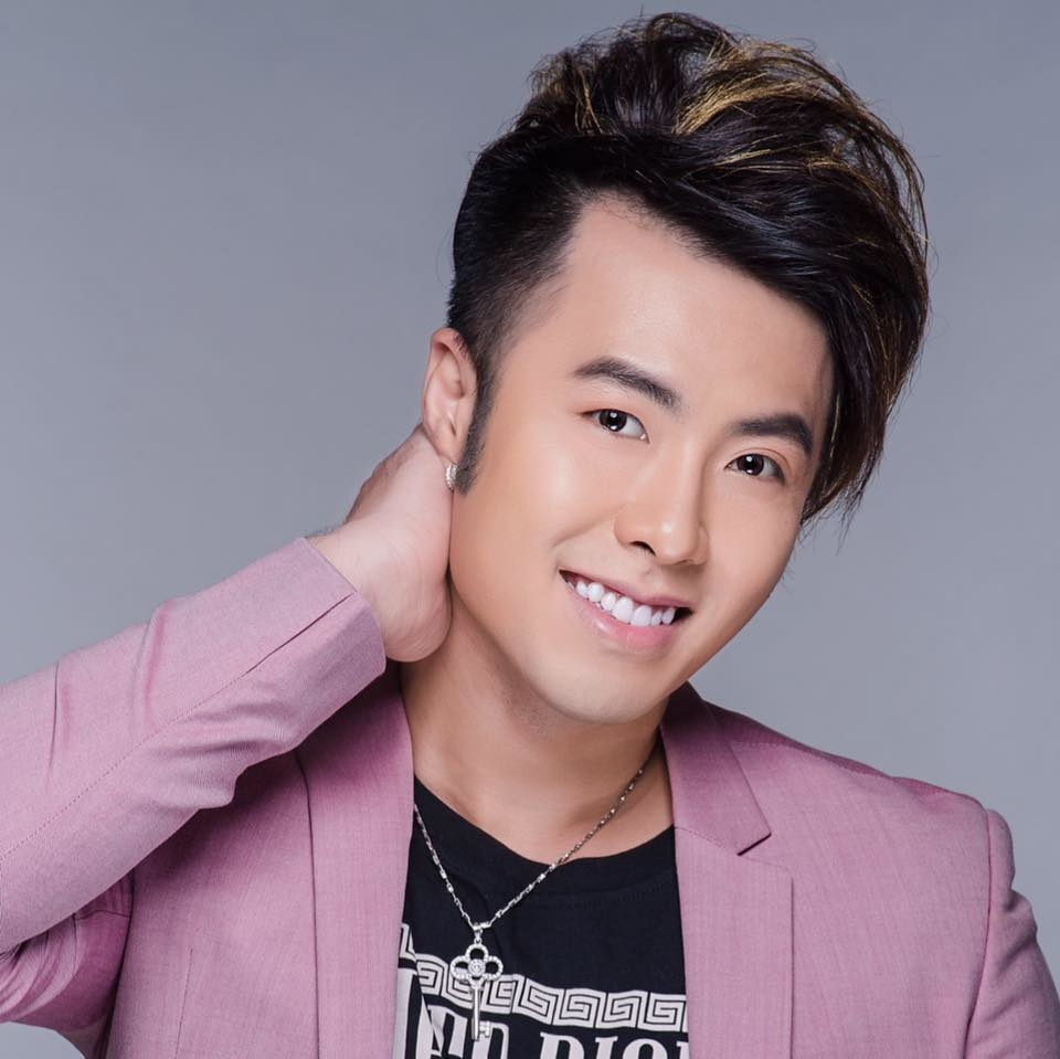 Akira Phan: Bị bạn thân lừa gánh nợ 4 tỷ, níu giữ vinh quang trong bất lực, U40 vẫn sống độc thân - Hình 3