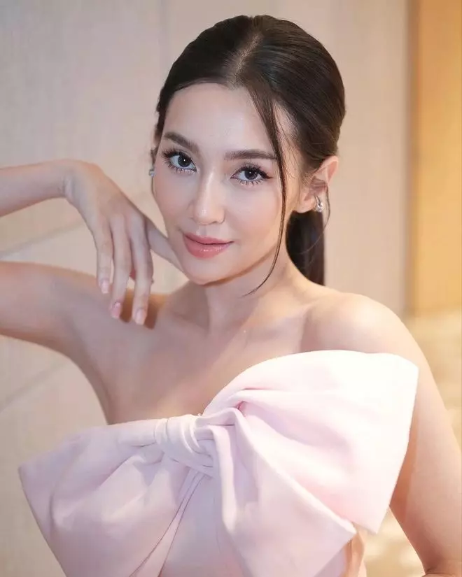 Bella Ranee - Mỹ nhân Thái Lan đóng phim đỉnh đến mức Bangkok cũng hết tắc đường - Hình 2