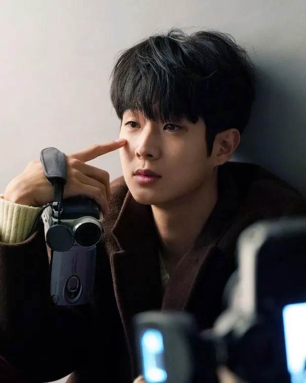 Choi Woo Sik - Mỹ nam khuynh đảo phòng vé, học vấn khủng và mối quan hệ đặc biệt với V (BTS) - Hình 1