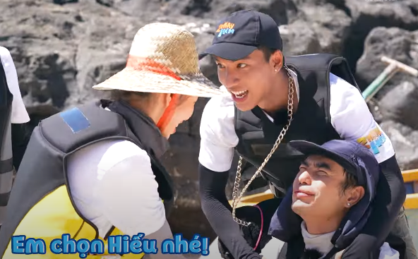 HIEUTHUHAI ga lăng, liên tiếp khen Thùy Tiên, được fan đẩy thuyền, Quang Linh chính thức ra rìa? - Hình 2