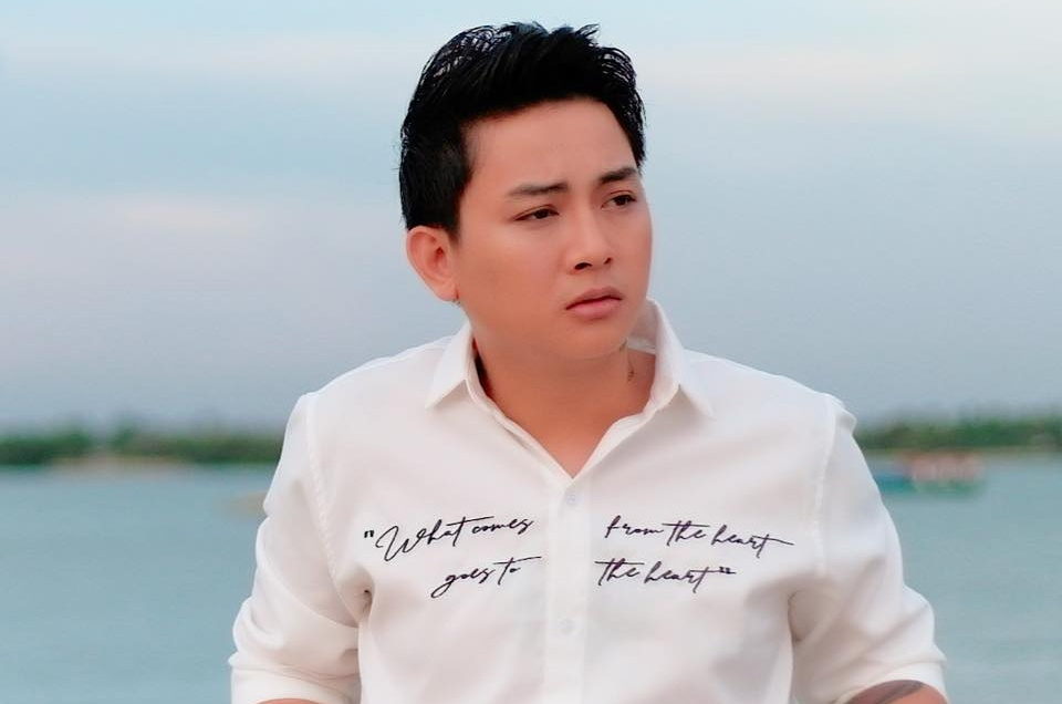 Hoài Lâm đã tỉnh táo để livestream nhưng giọng hát có gì đó rất lạ! - Hình 1