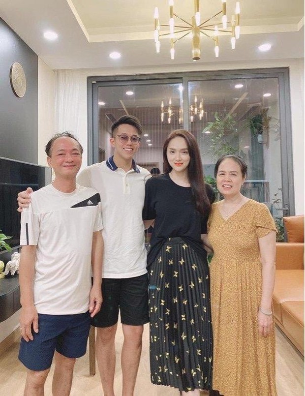 Hương Giang lần đầu xuất hiện sau khi thông báo Matt Liu, có biểu cảm gây tranh cãi bên dàn mỹ nam - Hình 10