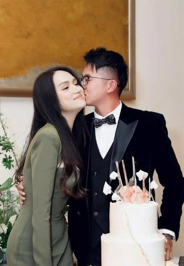 Hương Giang lần đầu xuất hiện sau khi thông báo Matt Liu, có biểu cảm gây tranh cãi bên dàn mỹ nam - Hình 3