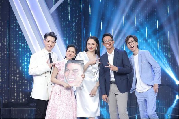 Hương Giang lần đầu xuất hiện sau khi thông báo Matt Liu, có biểu cảm gây tranh cãi bên dàn mỹ nam - Hình 5