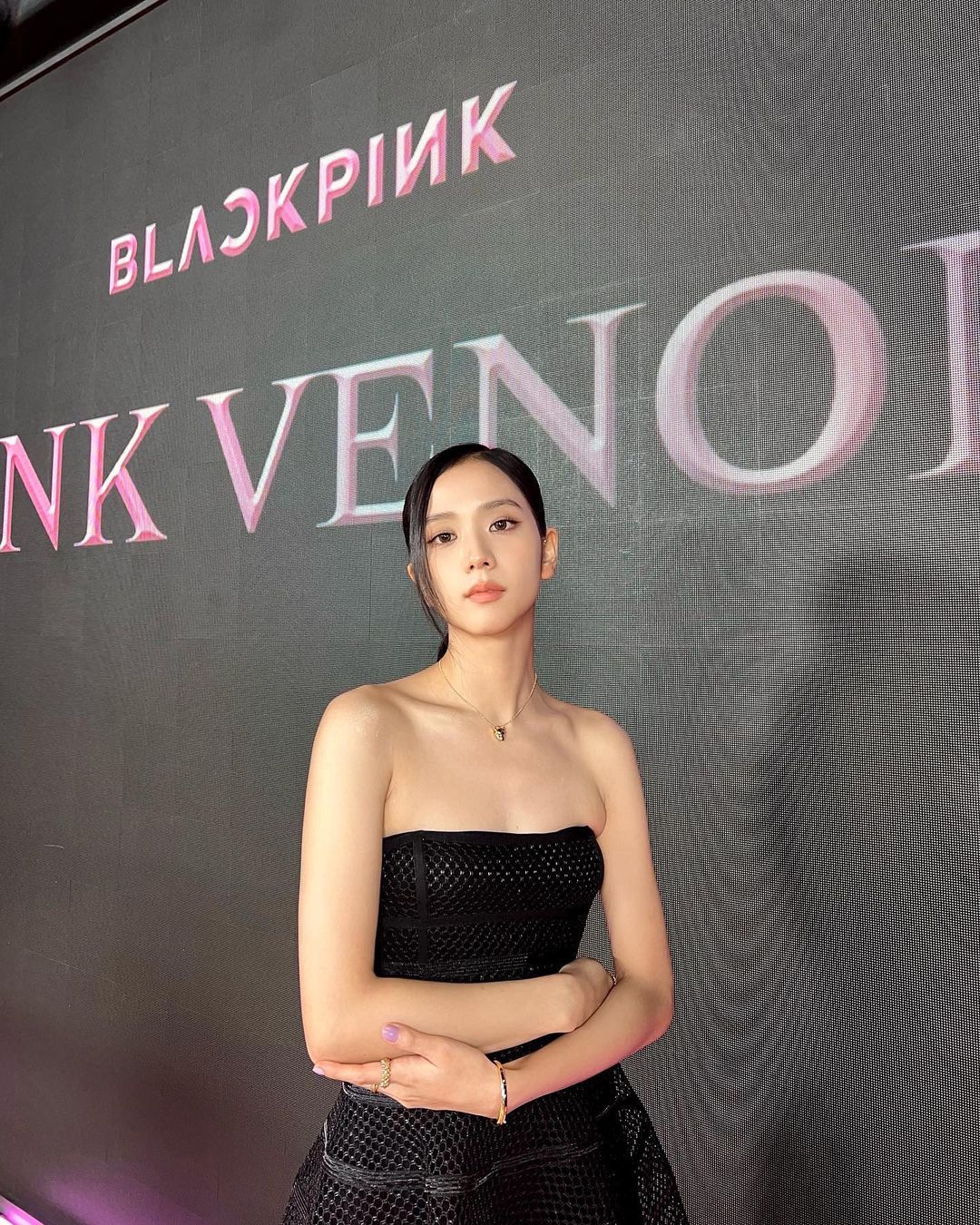 Jisoo (BLACKPINK) lộ cơ bụng số 11 thần thánh, khiến người hâm mộ rần rần hậu comeback - Hình 8