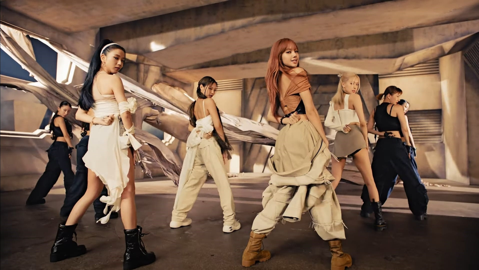 Pink Venom BLACKPINK và 3 điểm trừ đáng tiếc, khán giả tranh cãi đạo nhạc hay tôn vinh Rihanna? - Hình 2