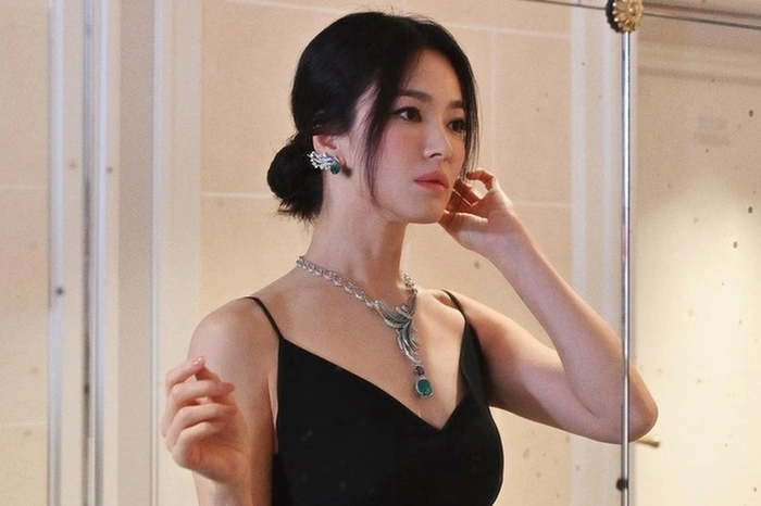 Song Joong Ki và Song Hye Kyo bất ngờ bị netizen soi 1 điểm chung gây sốc - Hình 1