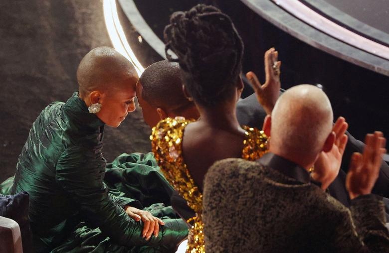 Will Smith bất ngờ làm điều này sau khi xin lỗi Chris Rock với cái tát thẳng mặt tại Oscar - Hình 5