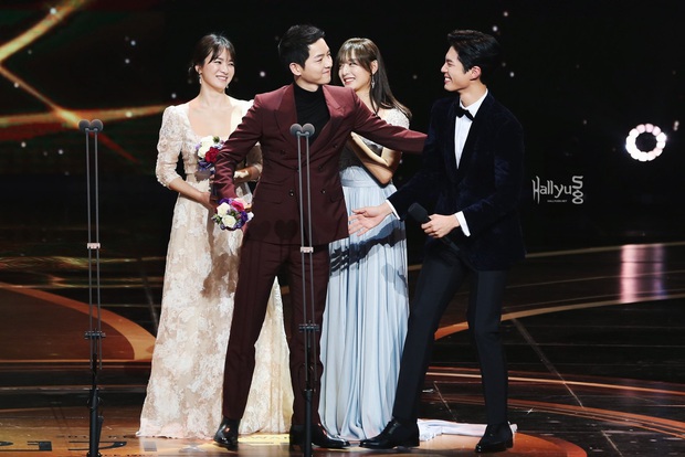 Song Joong Ki - Park Bo Gum và mối quan hệ ngày càng bất ổn sau cuộc ly hôn Song Hye Kyo - Hình 16