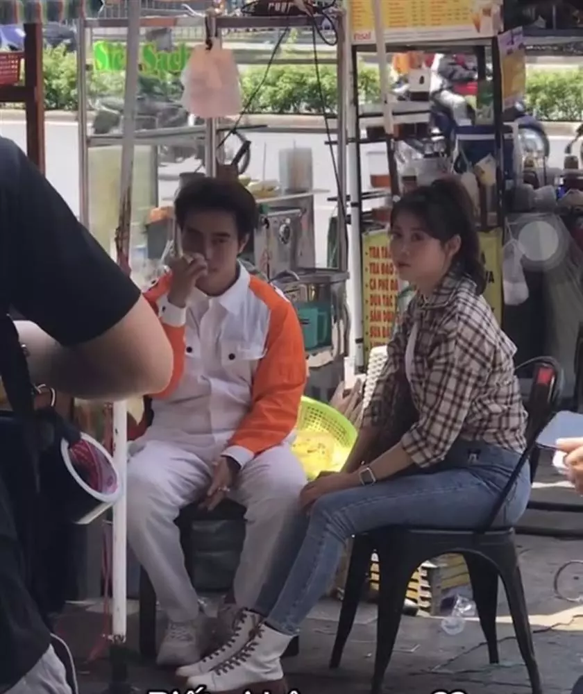 Tiktoker Việt Phương Thoa khi bị chụp lén: Nhan sắc khiến dân tình ngã ngửa - Hình 1