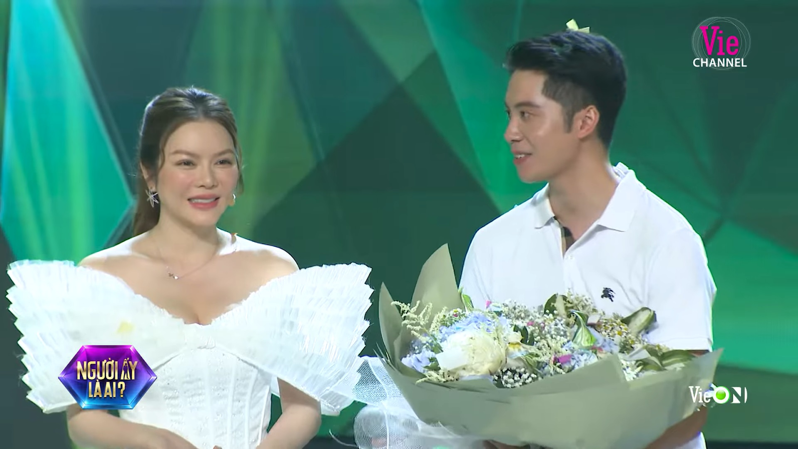 Lý Nhã Kỳ bỏ chạy, Thái Khoa giành hoa, màn cầu hôn nữ - nữ và những điều chưa từng có tiền lệ NALA - Hình 4