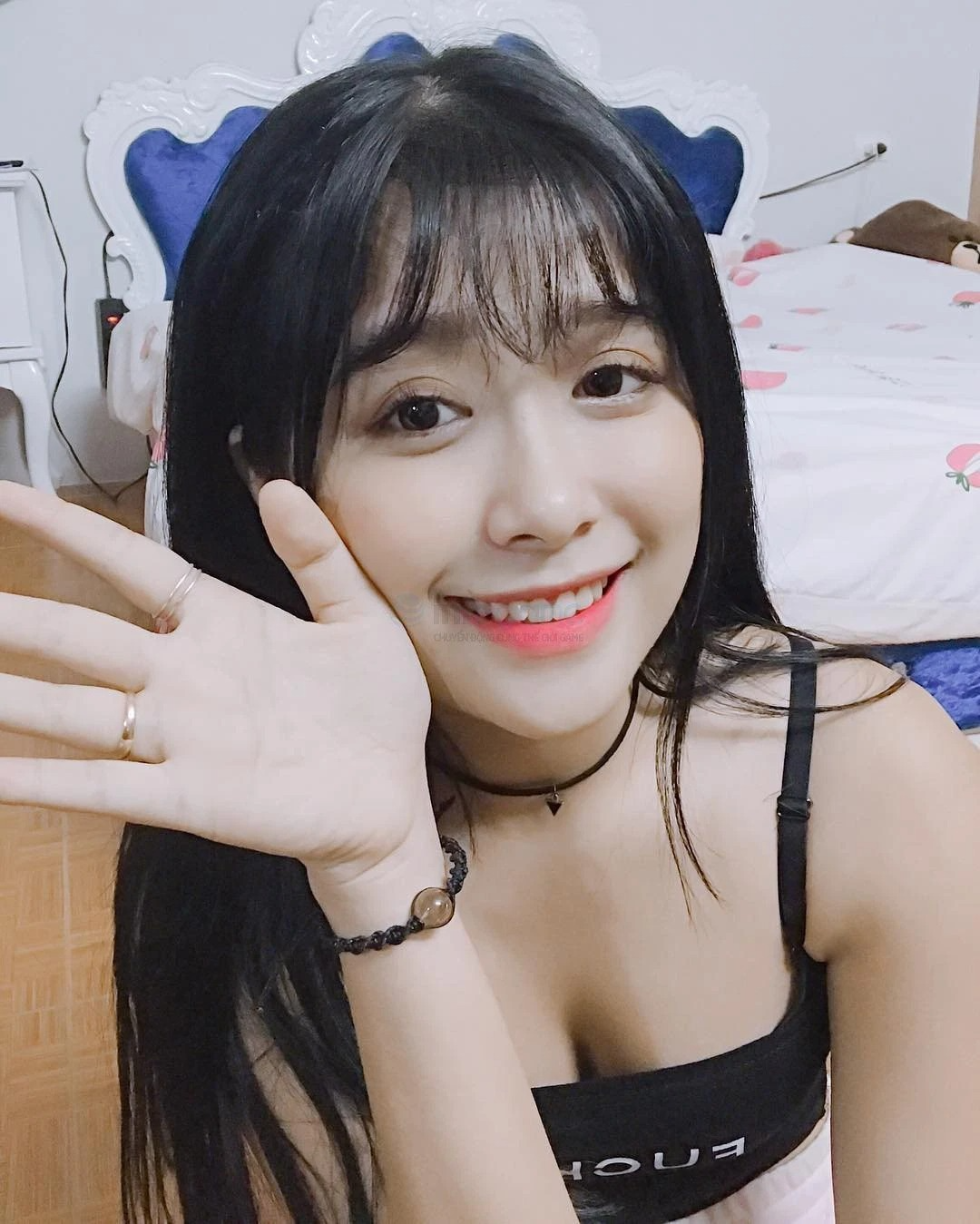 MỚI NHẤT: Streamer Loan Milona bị sờ gáy sau phát ngôn vạ miệng ngay trên sóng trực tiếp - Hình 2