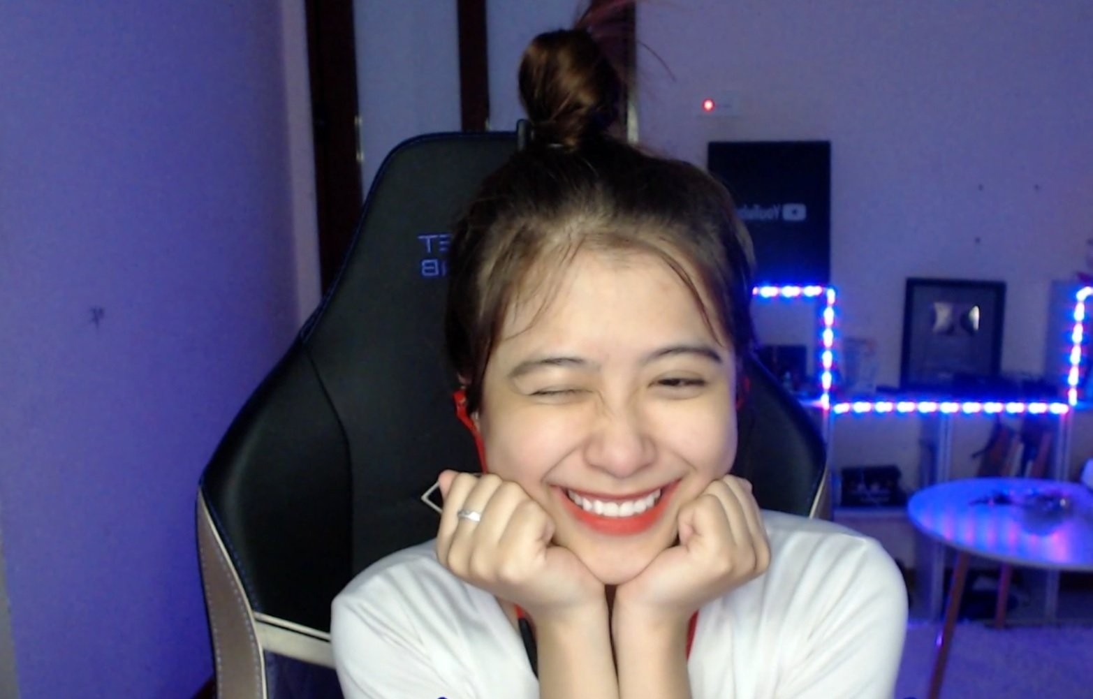 MỚI NHẤT: Streamer Loan Milona bị sờ gáy sau phát ngôn vạ miệng ngay trên sóng trực tiếp - Hình 7