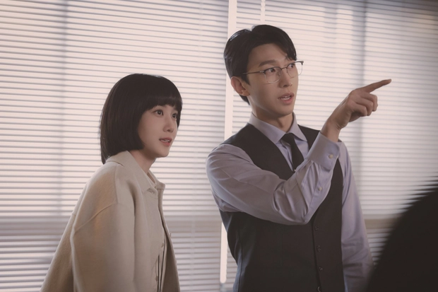 Kang Ki Young: Mờ nhạt suốt 13 năm, nay đổi đời nhờ Nữ luật sư kỳ lạ, hôn nhân viên mãn - Hình 6