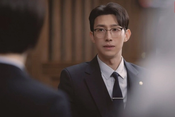 Kang Ki Young: Mờ nhạt suốt 13 năm, nay đổi đời nhờ Nữ luật sư kỳ lạ, hôn nhân viên mãn - Hình 5