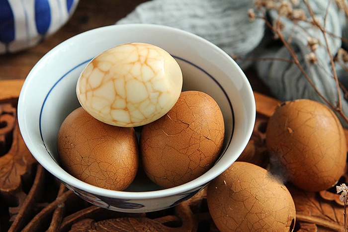 Vẫn là trứng luộc nhưng làm thêm kiểu này được món bổ dưỡng thanh mát ngày nóng - Hình 1