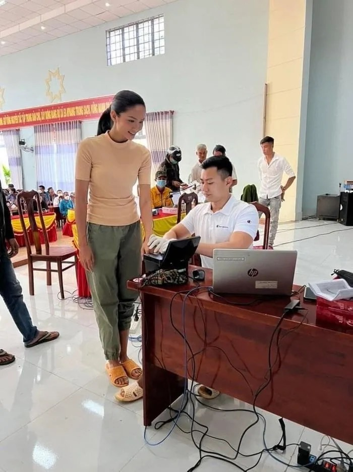 H'Hen Niê - Hoa hậu quốc dân vì đâu bỗng thành cái gai trong mắt công chúng - Hình 4
