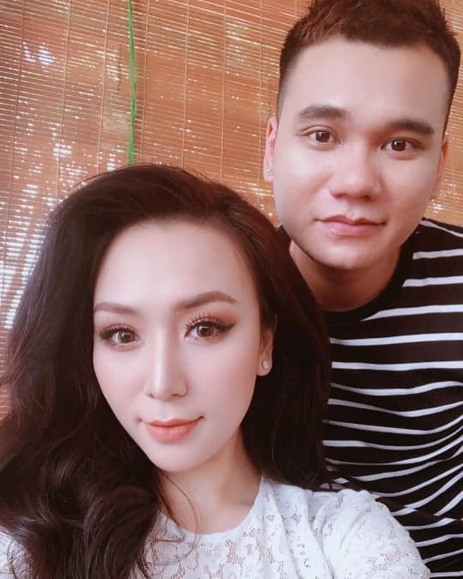 Khắc Việt lên tiếng trước tin đồn rạn nứt tình cảm với bà xã, nam ca sĩ từng rất sợ nóc nhà - Hình 1