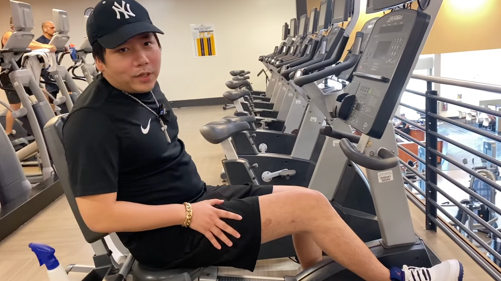 Khoa Pug tái xuất sau khi chi hơn 5 tỷ kéo chân, khuyên ai ba mẹ nuôi, ăn no rửng mỡ hãy như mình! - Hình 6