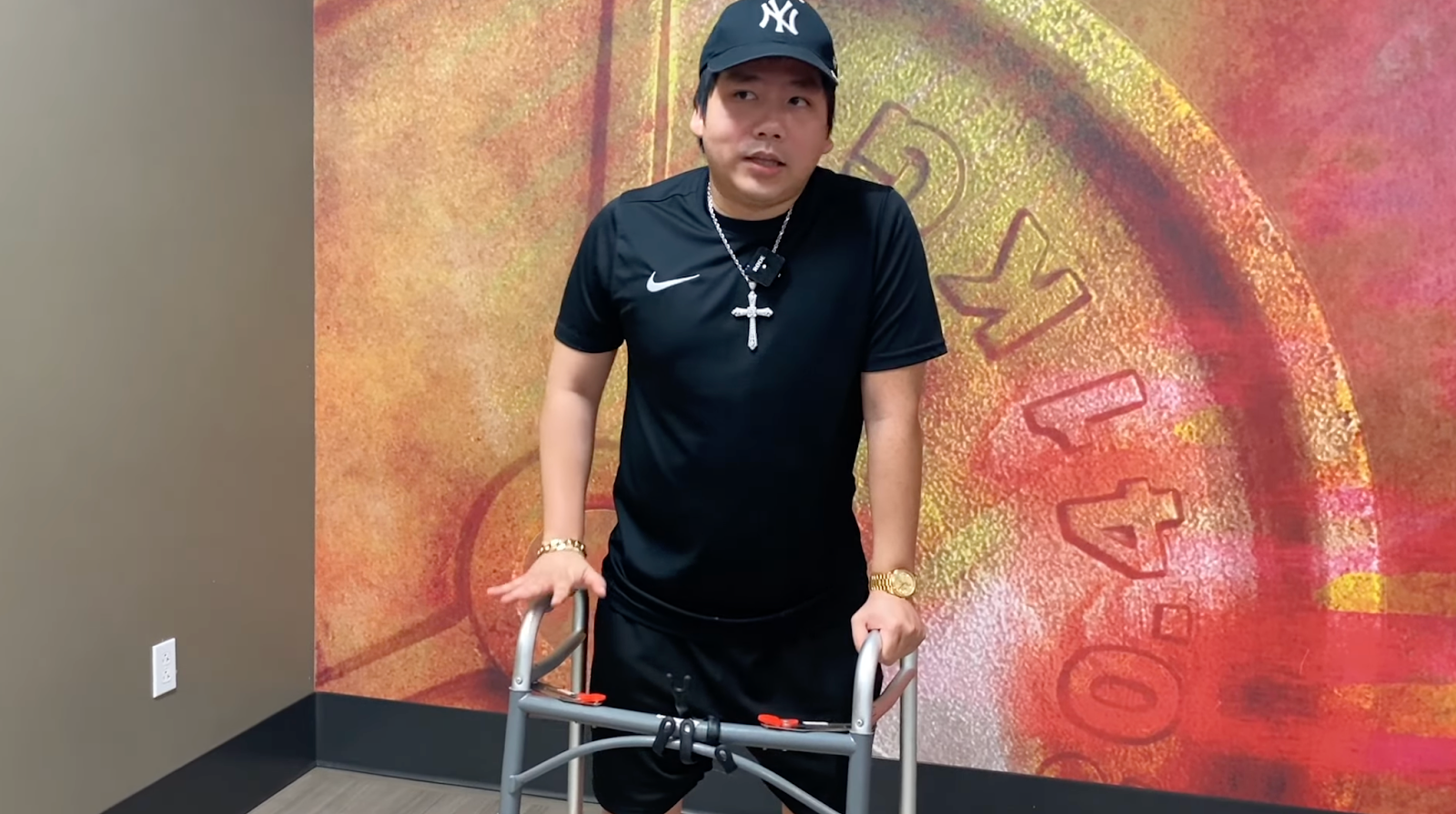 Khoa Pug tái xuất sau khi chi hơn 5 tỷ kéo chân, khuyên ai ba mẹ nuôi, ăn no rửng mỡ hãy như mình! - Hình 3