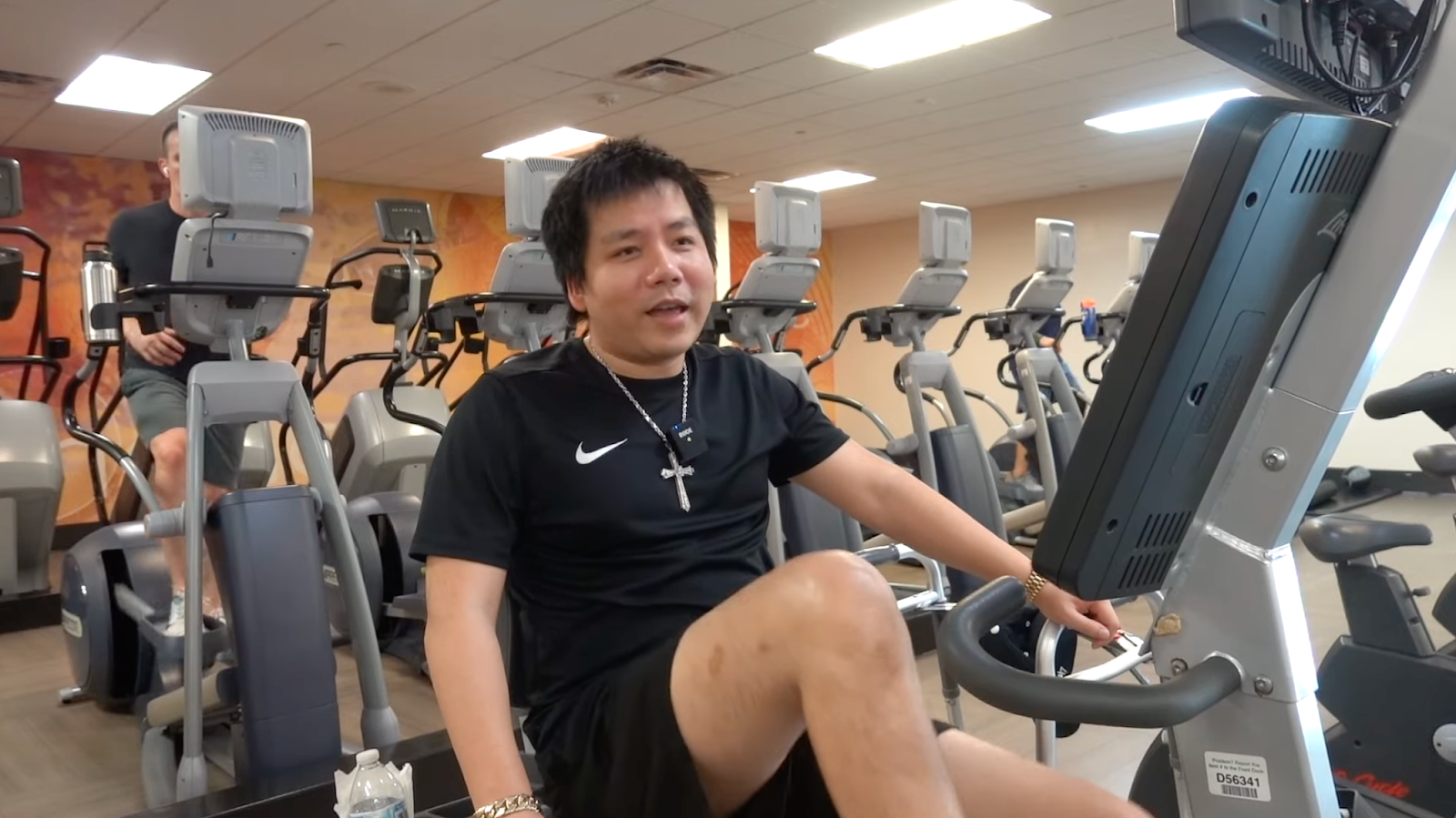 Khoa Pug tái xuất sau khi chi hơn 5 tỷ kéo chân, khuyên ai ba mẹ nuôi, ăn no rửng mỡ hãy như mình! - Hình 7