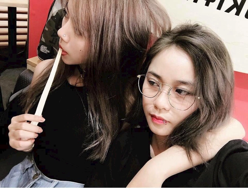 Bạn gái MisThy là ai mà khiến cư dân mạng khó chịu đến vậy? - Hình 5